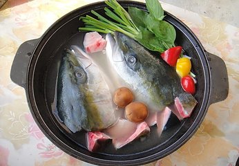  【成都火鍋培訓(xùn)】四川魚頭火鍋秘制香料、湯底